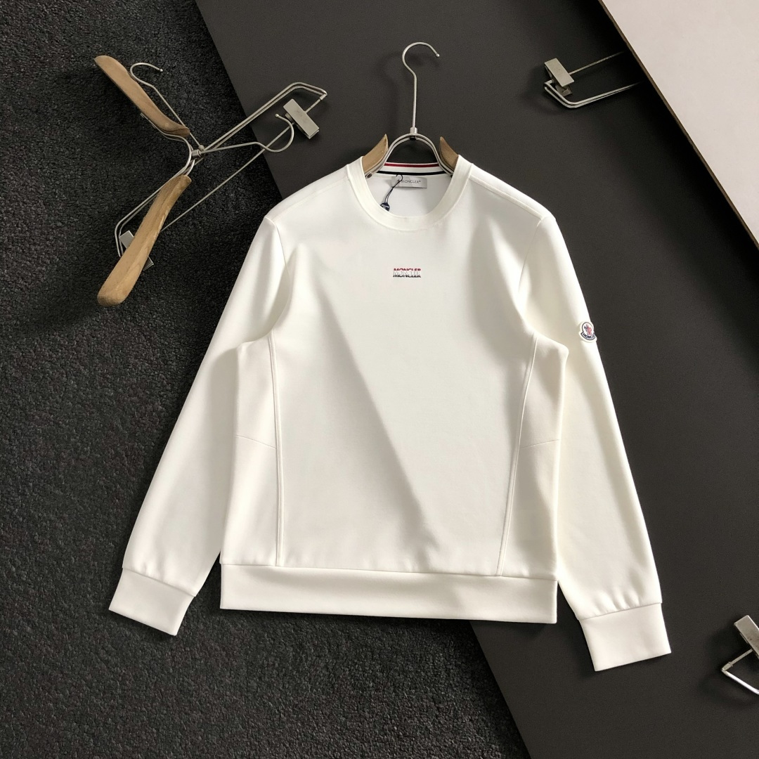 Mon*尺码M-xxxl 属性 2026秋冬卫衣 成分  工艺 以胸前立体3色排列字母刺绣，双肩织带拼接肩部绣羊毛标为视