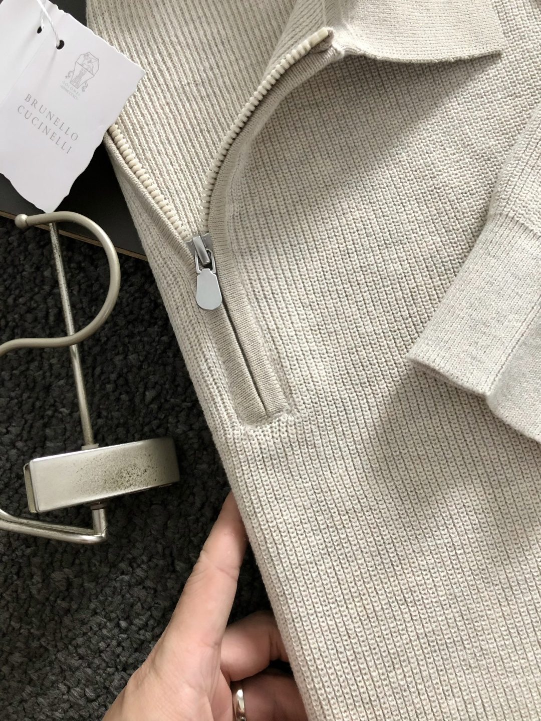 BC*尺码S-xl(少量xxl) 属性 2026秋冬羊毛衫 成分 羊毛衫 工艺 以近色撞色蓝色拉链翻领经典拉链头老钱风为 BC*尺码S-xl(少量xxl) 属性 2026秋冬羊毛衫 成分 羊毛衫 工艺 以近色撞色蓝色拉链翻领经典拉链头老钱风为
