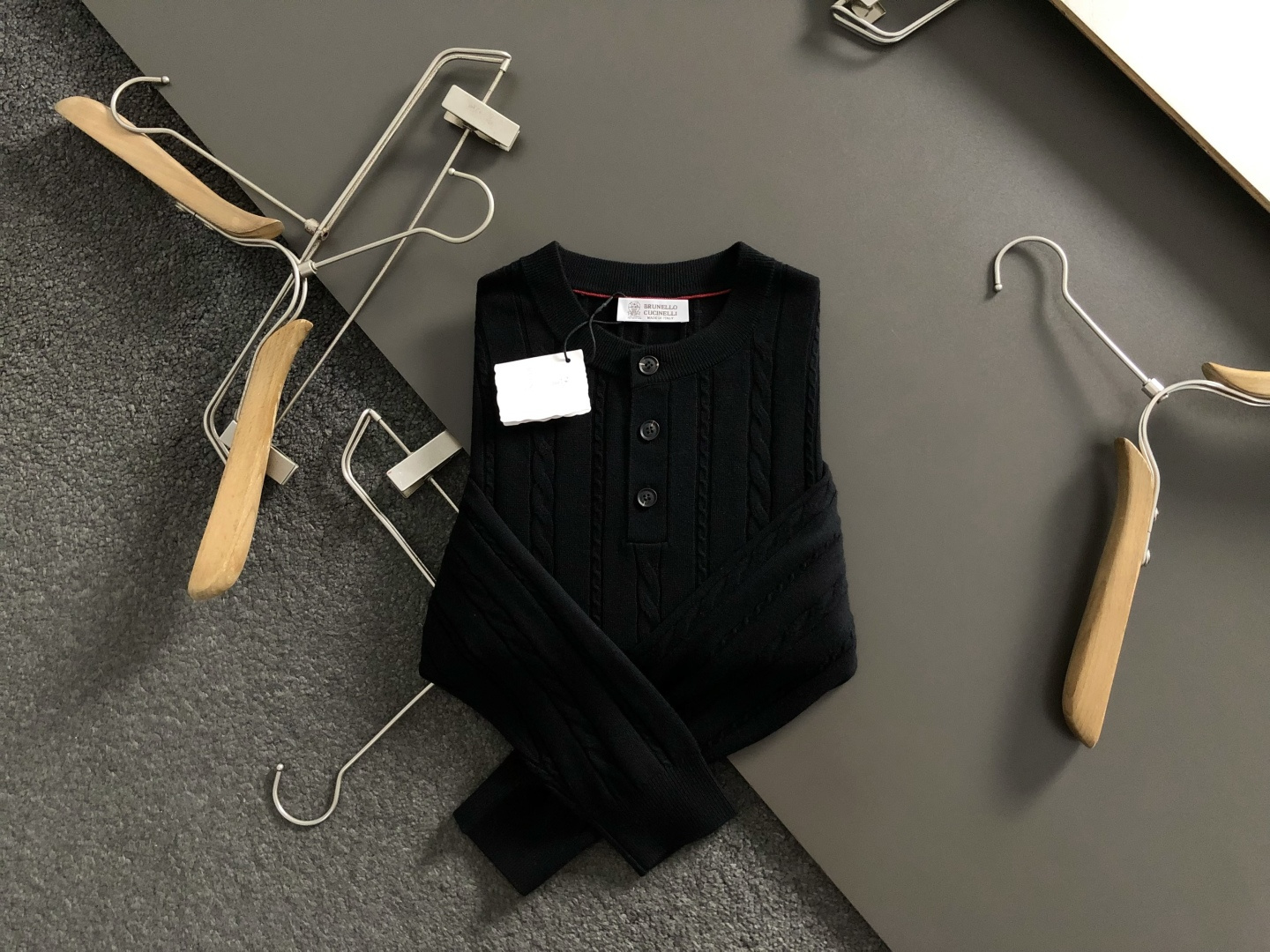 BC*尺码M-xxxl 属性 2026秋冬羊毛衫 成分 羊毛衫 工艺 以条纹绞花纽扣装饰融合为视觉主调，老钱休闲时尚款式
