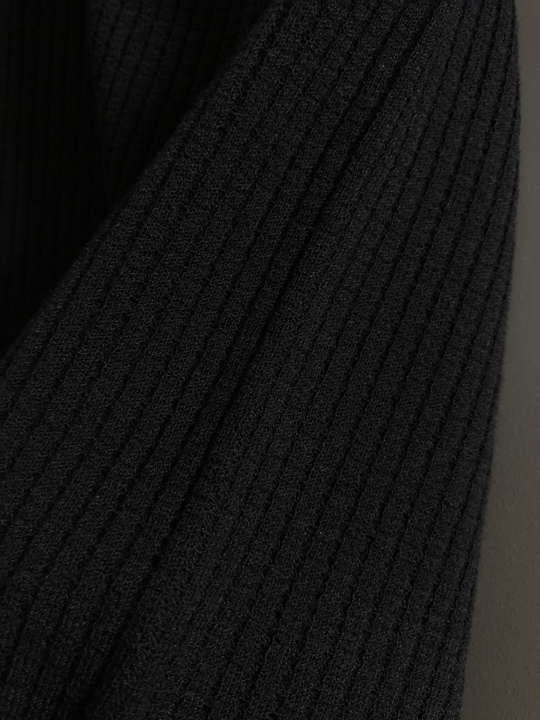 BC*尺码M-xxxl 属性 2026秋冬羊毛衫 成分 羊毛衫 工艺 以卡其色纯色海鸥领搭配细腻针法为视觉主调，老钱休闲