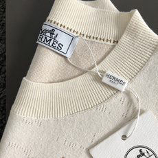 Hms*尺码M-xxxxl 属性 2026秋冬针织衫 成分 针织品 工艺 以胸前H字母提花骏马图腾为视觉为主调,修身版型 Hms*尺码M-xxxxl 属性 2026秋冬针织衫 成分 针织品 工艺 以胸前H字母提花骏马图腾为视觉为主调,修身版型