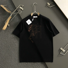 Hms*尺码M-xxxxl 属性 2026秋冬针织衫 成分 针织品 工艺 以胸前H字母提花骏马图腾为视觉为主调,修身版型 Hms*尺码M-xxxxl 属性 2026秋冬针织衫 成分 针织品 工艺 以胸前H字母提花骏马图腾为视觉为主调,修身版型