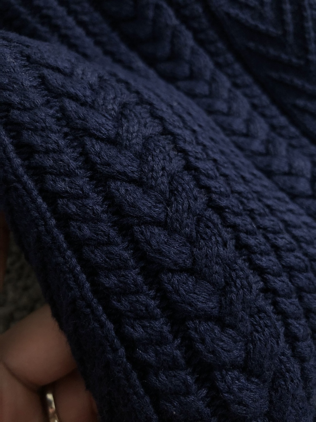Polo*尺码S-XXl 属性 2026秋冬羊毛衫 成分 羊毛衫 工艺 以纯色绞花设计口袋宽纽扣开衫为视觉主调,休闲时尚 Polo*尺码S-XXl 属性 2026秋冬羊毛衫 成分 羊毛衫 工艺 以纯色绞花设计口袋宽纽扣开衫为视觉主调,休闲时尚