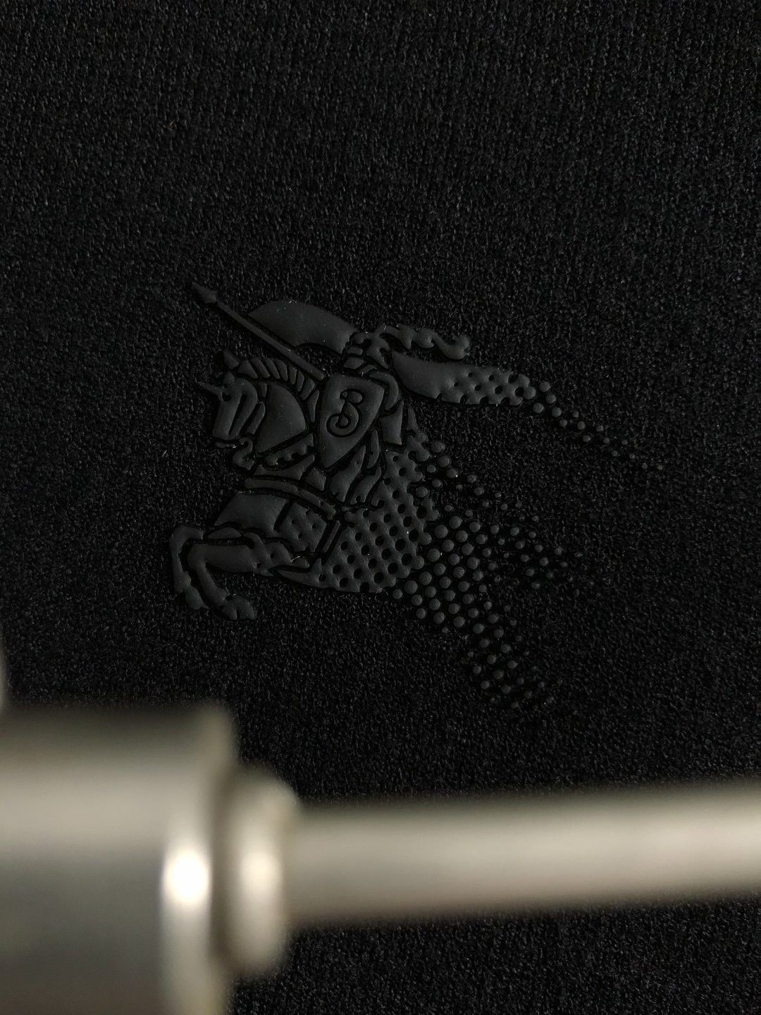 BBR*尺码M-xxxl 属性 2026秋冬无扣外套 成分 针织外套 工艺 经典格纹内里搭配骑士刺绣融合无扣装饰为视觉主 BBR*尺码M-xxxl 属性 2026秋冬无扣外套 成分 针织外套 工艺 经典格纹内里搭配骑士刺绣融合无扣装饰为视觉主