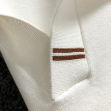 Zeg*尺码M-xxxl 属性 2026秋冬针织衫 成分 针织品 工艺 以海鸥领搭配经典撞色公路标为视觉为主调,袖口黑咖 Zeg*尺码M-xxxl 属性 2026秋冬针织衫 成分 针织品 工艺 以海鸥领搭配经典撞色公路标为视觉为主调,袖口黑咖