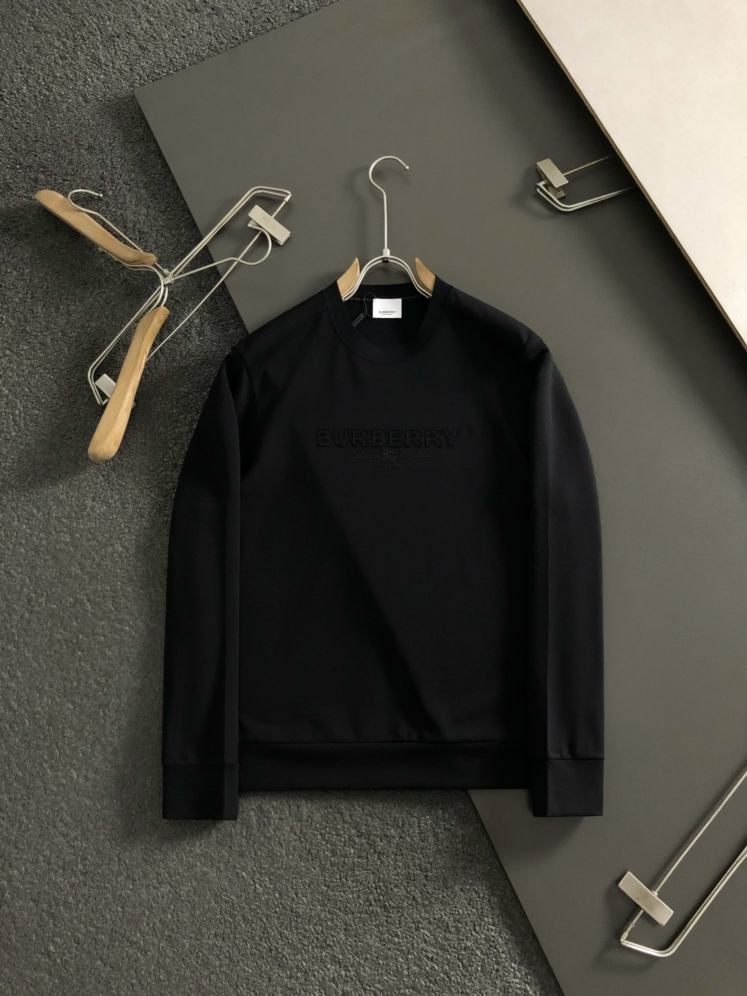 BBR*尺码M-xxxl 属性 2026秋冬针织衫 成分 羊绒混纺 工艺 以纯色百搭多工艺字母logo融合为风格为视觉主 BBR*尺码M-xxxl 属性 2026秋冬针织衫 成分 羊绒混纺 工艺 以纯色百搭多工艺字母logo融合为风格为视觉主