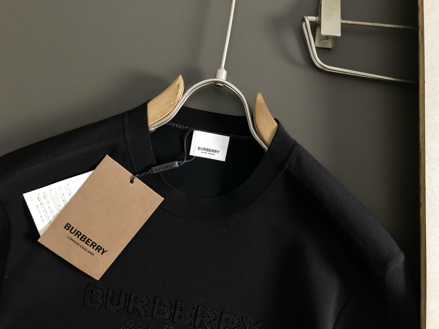 BBR*尺码M-xxxl 属性 2026秋冬针织衫 成分 羊绒混纺 工艺 以纯色百搭多工艺字母logo融合为风格为视觉主 BBR*尺码M-xxxl 属性 2026秋冬针织衫 成分 羊绒混纺 工艺 以纯色百搭多工艺字母logo融合为风格为视觉主