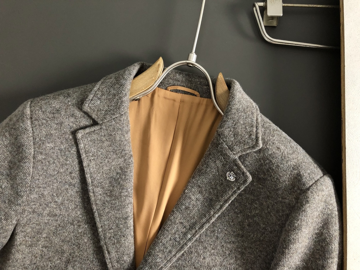 Loro Piana*尺码M-xxxl 属性 2026秋冬西装 成分 花纱针织外套 工艺 以花纱针织内里黄色里布搭配原版 Loro Piana*尺码M-xxxl 属性 2026秋冬西装 成分 花纱针织外套 工艺 以花纱针织内里黄色里布搭配原版