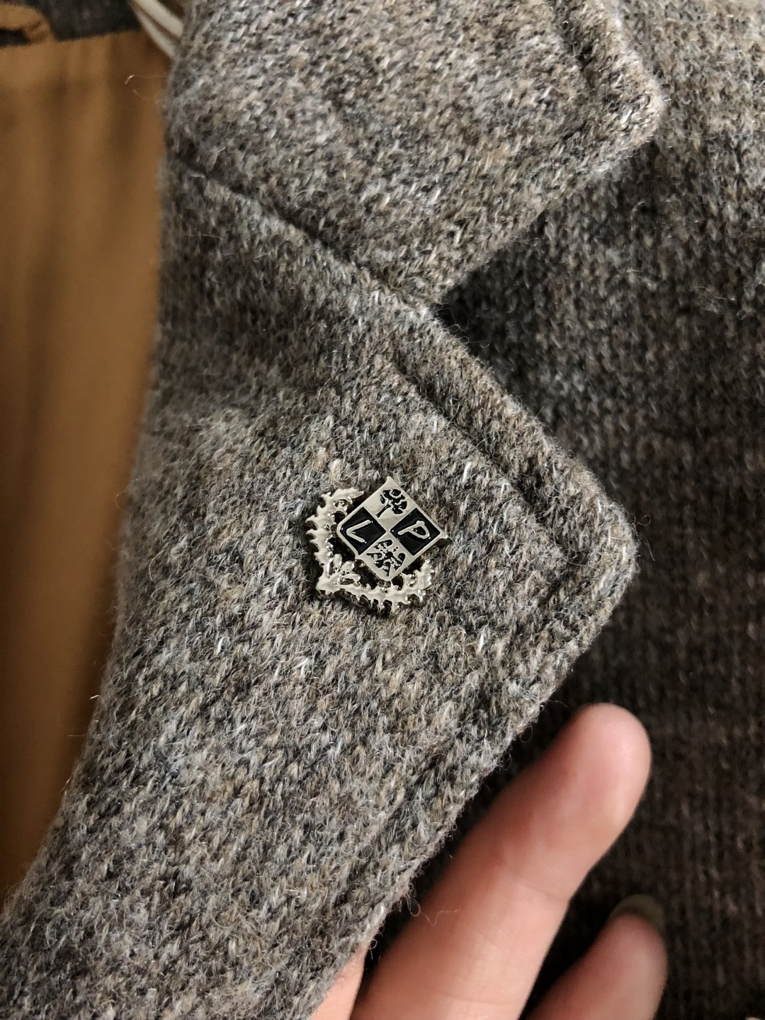 Loro Piana*尺码M-xxxl 属性 2026秋冬西装 成分 花纱针织外套 工艺 以花纱针织内里黄色里布搭配原版 Loro Piana*尺码M-xxxl 属性 2026秋冬西装 成分 花纱针织外套 工艺 以花纱针织内里黄色里布搭配原版