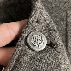 Loro Piana*尺码M-xxxl 属性 2026秋冬西装 成分 花纱针织外套 工艺 以花纱针织内里黄色里布搭配原版 Loro Piana*尺码M-xxxl 属性 2026秋冬西装 成分 花纱针织外套 工艺 以花纱针织内里黄色里布搭配原版