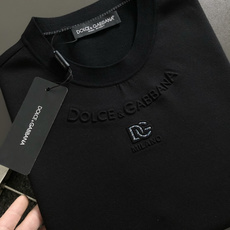 D&G*尺码M-xxxl 属性 2026秋冬卫衣短袖 成分 工艺 以领口字母压花融合多字母嵌入工艺融合为视觉主调,立体 D&G*尺码M-xxxl 属性 2026秋冬卫衣短袖 成分 工艺 以领口字母压花融合多字母嵌入工艺融合为视觉主调,立体