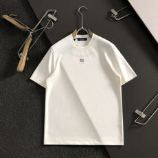 D&G*尺码M-xxxl 属性 2026秋冬卫衣短袖 成分 工艺 以领口字母压花融合多字母嵌入工艺融合为视觉主调,立体 D&G*尺码M-xxxl 属性 2026秋冬卫衣短袖 成分 工艺 以领口字母压花融合多字母嵌入工艺融合为视觉主调,立体