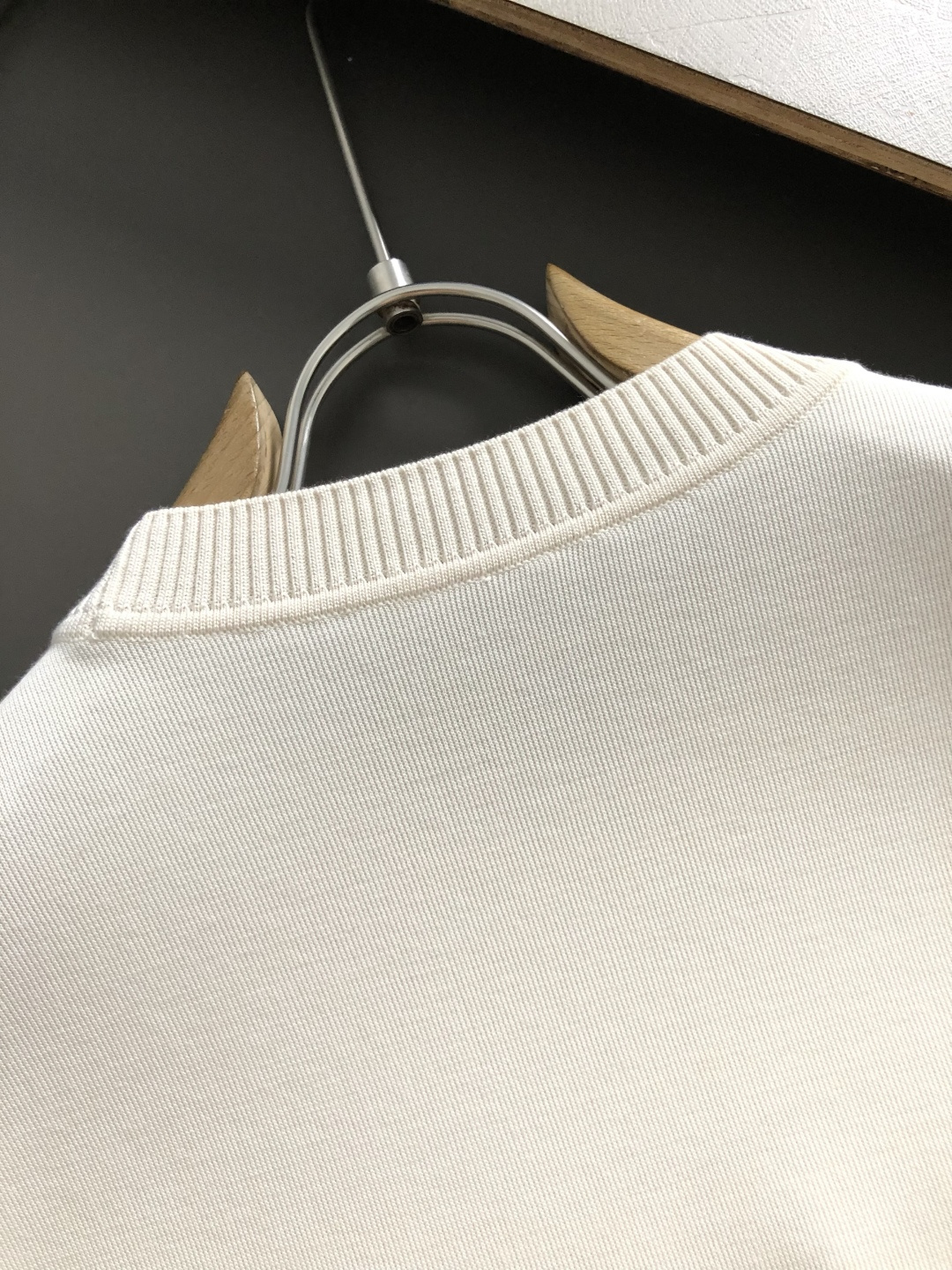 D&G*尺码M-xxxl 属性 2026秋冬卫衣短袖 成分  工艺 以字母排列压花融合字母胶印工艺融合为视觉主调，立体剪