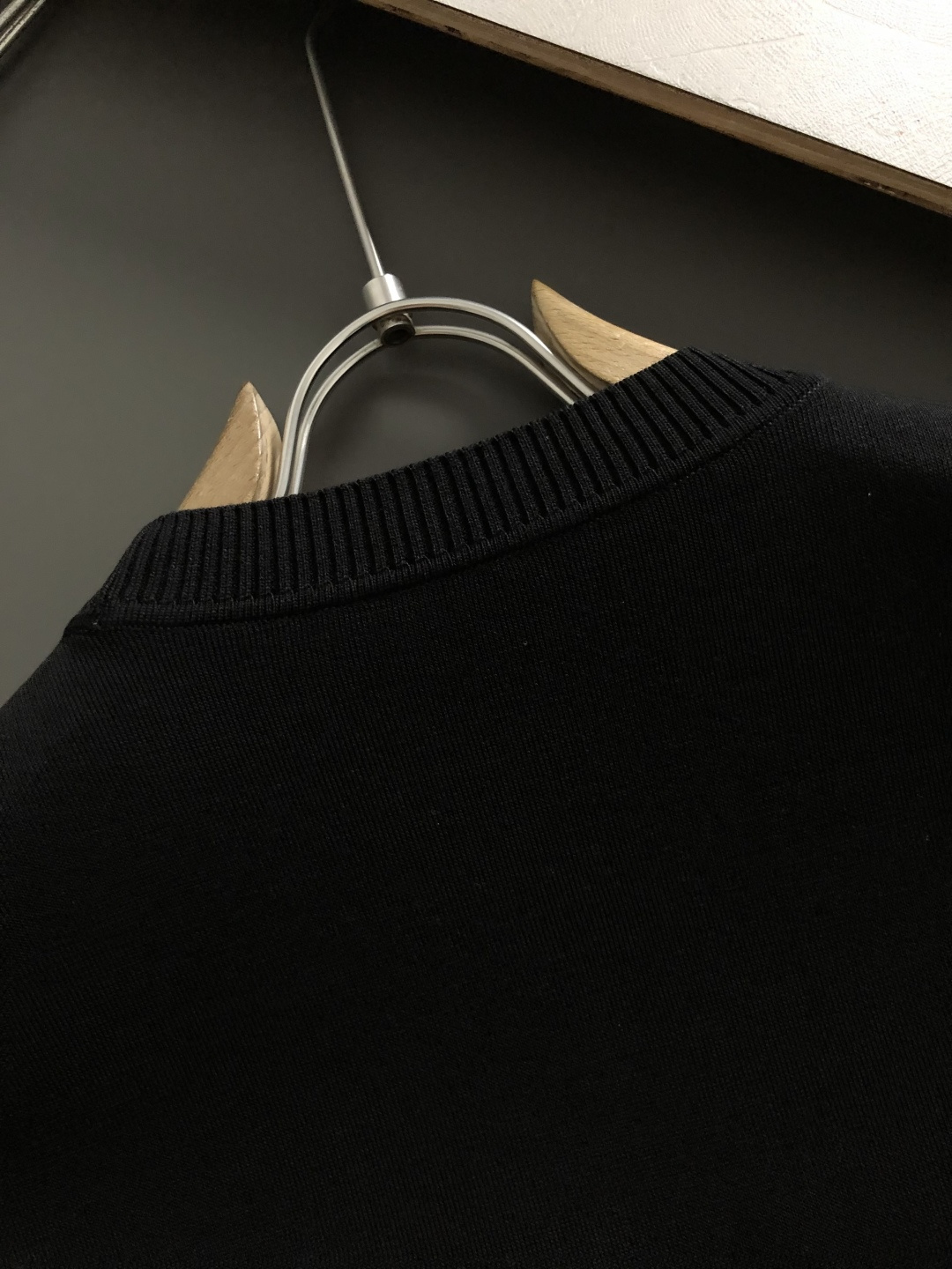 D&G*尺码M-xxxl 属性 2026秋冬卫衣短袖 成分  工艺 以字母排列压花融合字母胶印工艺融合为视觉主调，立体剪