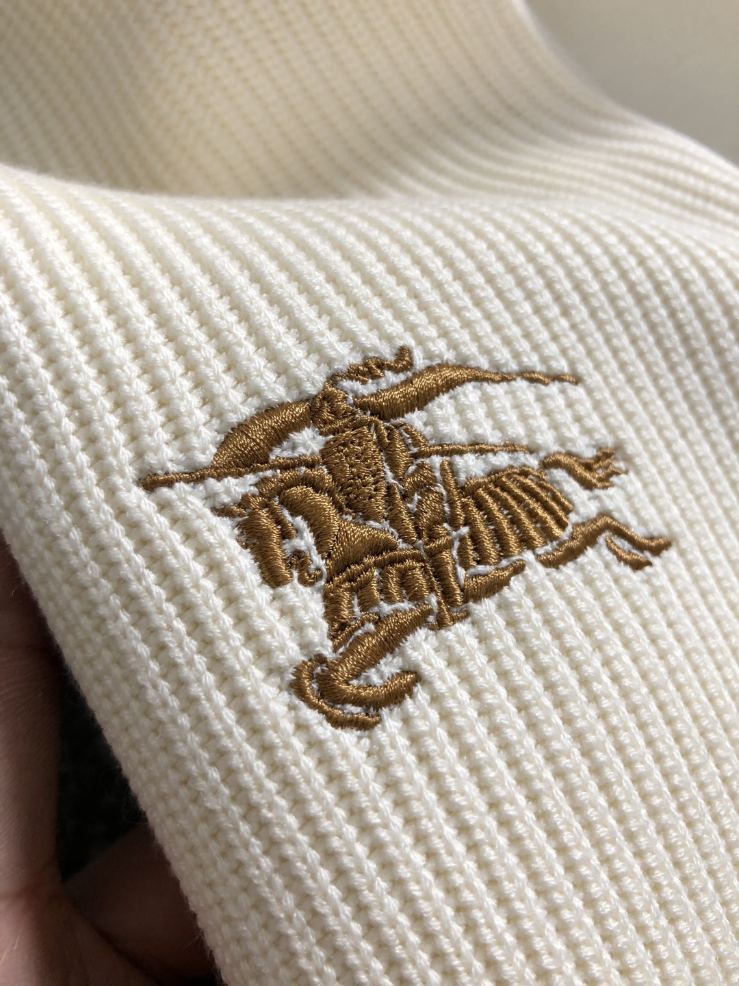 BBR*尺码M-xxxl 属性 2026秋冬卫衣长袖 成分 A料 60.6%涤纶 16.9再生纤维素纤维。16.9% BBR*尺码M-xxxl 属性 2026秋冬卫衣长袖 成分 A料 60.6%涤纶 16.9再生纤维素纤维。16.9%