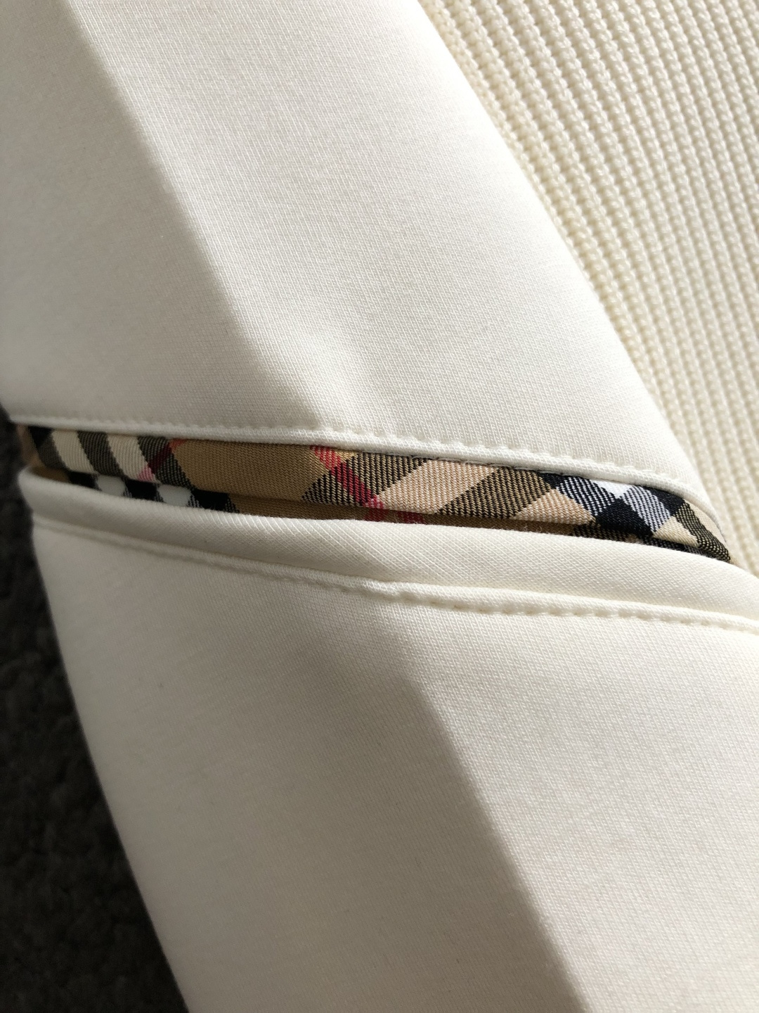 BBR*尺码M-xxxl 属性 2026秋冬卫衣长袖 成分 A料 60.6%涤纶 16.9再生纤维素纤维。16.9% BBR*尺码M-xxxl 属性 2026秋冬卫衣长袖 成分 A料 60.6%涤纶 16.9再生纤维素纤维。16.9%