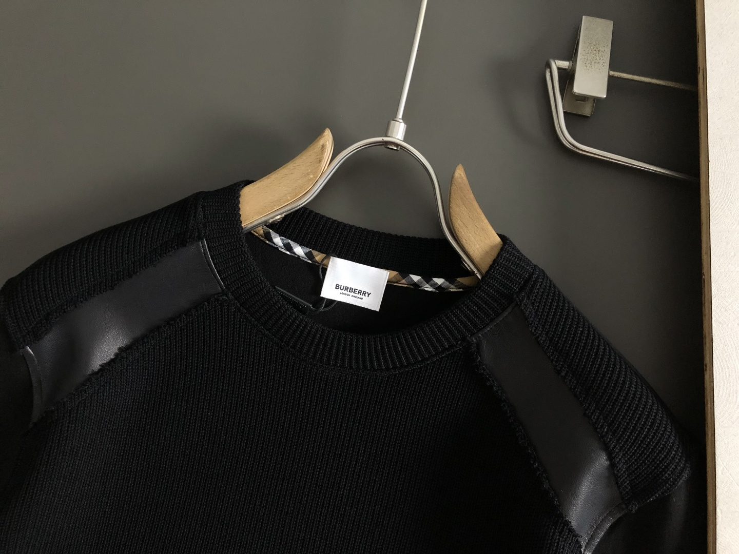 BBR*尺码M-xxxl 属性 2026秋冬卫衣长袖 成分 A料 60.6%涤纶 16.9再生纤维素纤维。16.9% BBR*尺码M-xxxl 属性 2026秋冬卫衣长袖 成分 A料 60.6%涤纶 16.9再生纤维素纤维。16.9%