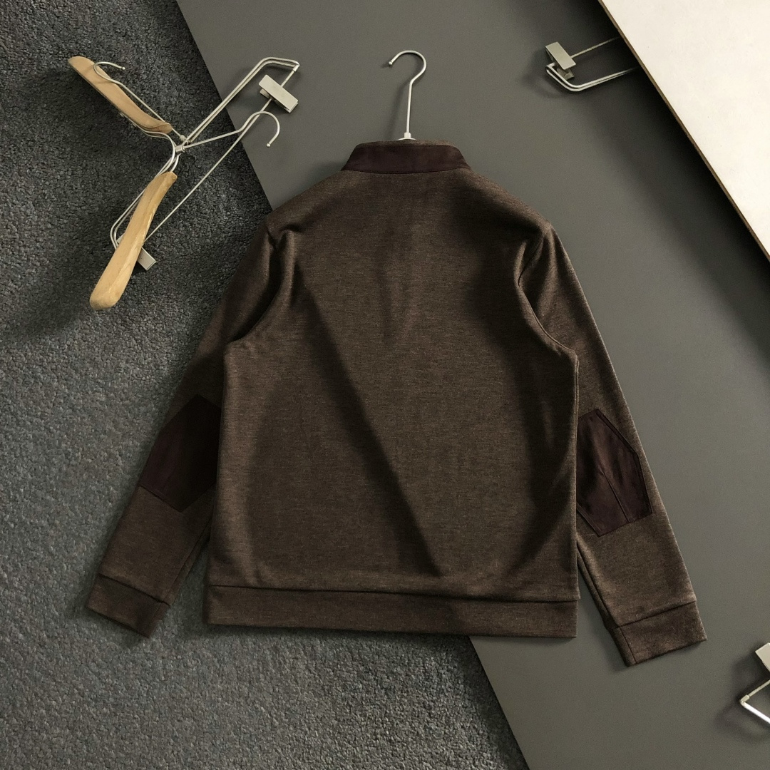Loro Piana*尺码M-xxxl 属性 2026秋冬夹克 成分 绒面夹克 工艺 以领口绒面拼接立领拉链融合袖子绒面