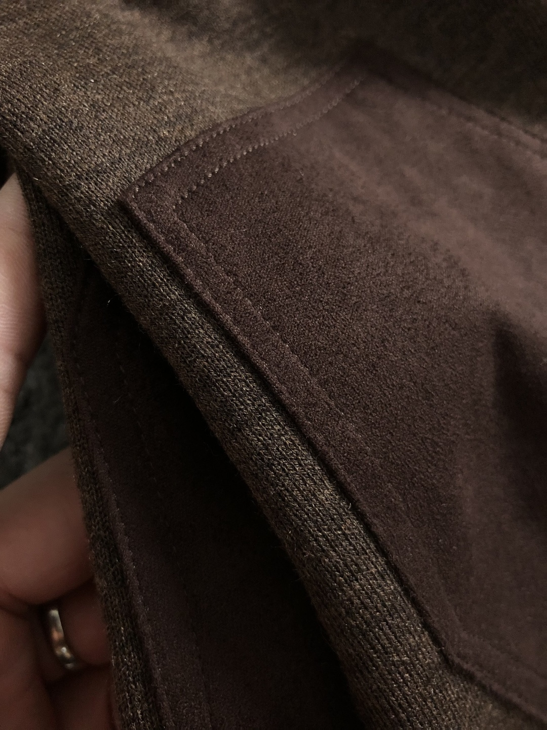 Loro Piana*尺码M-xxxl 属性 2026秋冬夹克 成分 绒面夹克 工艺 以领口绒面拼接立领拉链融合袖子绒面