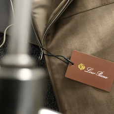 Loro Piana*尺码M-xxxl 属性 2026秋冬夹克 成分 绒面夹克 工艺 以双面料拼接绒面经典拉链融合构造经 Loro Piana*尺码M-xxxl 属性 2026秋冬夹克 成分 绒面夹克 工艺 以双面料拼接绒面经典拉链融合构造经