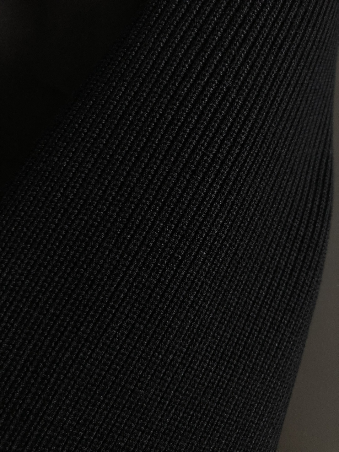 Kit*尺码M-xxxl 属性 2026秋冬羽绒 成分 麂皮绒夹克 工艺 以双面料拼接麂皮绒绒面经典纽扣融合构造经典羽绒 Kit*尺码M-xxxl 属性 2026秋冬羽绒 成分 麂皮绒夹克 工艺 以双面料拼接麂皮绒绒面经典纽扣融合构造经典羽绒