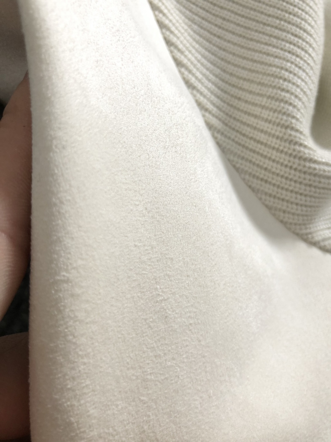 Kit*尺码M-xxxl 属性 2026秋冬羽绒 成分 麂皮绒夹克 工艺 以双面料拼接绒面经典纽扣融合构造经典轻便羽绒服 Kit*尺码M-xxxl 属性 2026秋冬羽绒 成分 麂皮绒夹克 工艺 以双面料拼接绒面经典纽扣融合构造经典轻便羽绒服