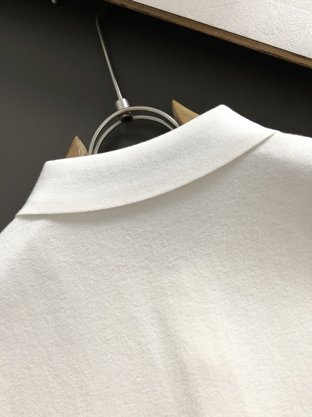 BBR*尺码M-xxxl 属性 2026秋冬针织衫 成分 针织品 工艺 以格纹领口翻领内嵌点缀胸口骑士logo设计纯色百 BBR*尺码M-xxxl 属性 2026秋冬针织衫 成分 针织品 工艺 以格纹领口翻领内嵌点缀胸口骑士logo设计纯色百