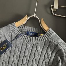 Polo*尺码S-XXl 属性 2026秋冬羊毛衫 成分 羊毛衫 复古绞花针织毛衣,将经典学院风与轻奢质感融合。灰调蓝灰 Polo*尺码S-XXl 属性 2026秋冬羊毛衫 成分 羊毛衫 复古绞花针织毛衣,将经典学院风与轻奢质感融合。灰调蓝灰