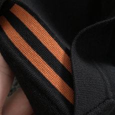 Zeg*尺码M-xxxxl 属性 2026秋冬针织衫 成分 羊毛混纺 轻奢老钱风长袖针织衫,纯色白底色,领口经典公路标撞 Zeg*尺码M-xxxxl 属性 2026秋冬针织衫 成分 羊毛混纺 轻奢老钱风长袖针织衫,纯色白底色,领口经典公路标撞