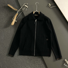 Loro Piana*尺码M-xxxl 属性 2026秋冬外套 成分 羊毛外套 复古老钱风男士针织外套,整件立体麻花绞花 Loro Piana*尺码M-xxxl 属性 2026秋冬外套 成分 羊毛外套 复古老钱风男士针织外套,整件立体麻花绞花