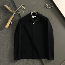Diro*尺码M-xxxl 属性 2026秋冬外套 成分 针织品 高级感男士针织外套,纯黑底色搭配低调暗纹肌理,大翻领搭 Diro*尺码M-xxxl 属性 2026秋冬外套 成分 针织品 高级感男士针织外套,纯黑底色搭配低调暗纹肌理,大翻领搭