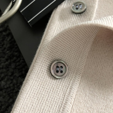 Zeg**尺码M-xxxxl 属性 2026秋冬针织衫 成分 针织品 老钱风轻奢男士短袖针织Polo,柔和米杏底色,细腻 Zeg**尺码M-xxxxl 属性 2026秋冬针织衫 成分 针织品 老钱风轻奢男士短袖针织Polo,柔和米杏底色,细腻