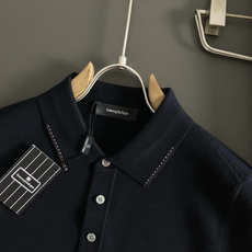 Zeg**尺码M-xxxxl 属性 2026秋冬针织衫 成分 针织品 老钱风轻奢男士短袖针织Polo,柔和米杏底色,细腻 Zeg**尺码M-xxxxl 属性 2026秋冬针织衫 成分 针织品 老钱风轻奢男士短袖针织Polo,柔和米杏底色,细腻
