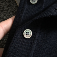 Zeg**尺码M-xxxxl 属性 2026秋冬针织衫 成分 针织品 老钱风轻奢男士短袖针织Polo,柔和米杏底色,细腻 Zeg**尺码M-xxxxl 属性 2026秋冬针织衫 成分 针织品 老钱风轻奢男士短袖针织Polo,柔和米杏底色,细腻