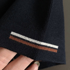 Zeg**尺码M-xxxxl 属性 2026秋冬针织衫 成分 针织品 老钱风轻奢男士短袖针织Polo,柔和米杏底色,细腻 Zeg**尺码M-xxxxl 属性 2026秋冬针织衫 成分 针织品 老钱风轻奢男士短袖针织Polo,柔和米杏底色,细腻