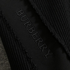 BBR*尺码M-xxxl 属性 2026秋冬卫衣长袖 轻奢风男士圆领长袖卫衣,柔和米白底色,竖坑条针织主体+平滑面料袖身 BBR*尺码M-xxxl 属性 2026秋冬卫衣长袖 轻奢风男士圆领长袖卫衣,柔和米白底色,竖坑条针织主体+平滑面料袖身