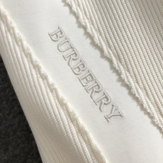 BBR*尺码M-xxxl 属性 2026秋冬卫衣长袖 轻奢风男士圆领长袖卫衣,柔和米白底色,竖坑条针织主体+平滑面料袖身 BBR*尺码M-xxxl 属性 2026秋冬卫衣长袖 轻奢风男士圆领长袖卫衣,柔和米白底色,竖坑条针织主体+平滑面料袖身