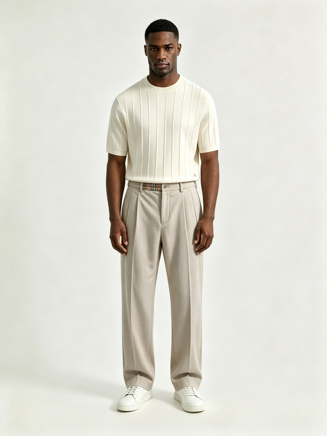 Loro Piana*尺码M-xxxl 属性 2026秋冬针织衫 男士轻奢圆领针织短袖,柔和米杏色调,整件衣身采用立体竖 Loro Piana*尺码M-xxxl 属性 2026秋冬针织衫 男士轻奢圆领针织短袖,柔和米杏色调,整件衣身采用立体竖