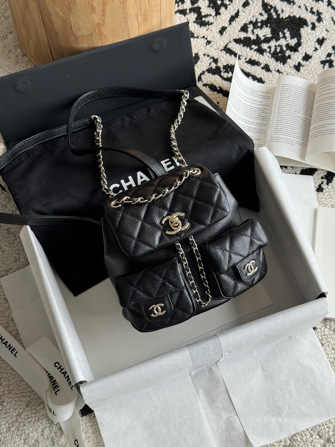 NO:338640,Extra-grade original leather 25P frog double backpack caviar The actual product is very small, undoubtedly a premium model, it is difficult to buy. The upper body is very easy to match and looks very durable, and it will definitely become a classic. Highly recommended imported cowhide leather hardware 18K thick plating light gold size.*.* model number, special large-scale Chanel original leather, chanel, backpacks, cowhide19860909特级 原厂皮 25P青蛙双背包 鱼子酱 实物非常小,无疑还是溢价款,很难买的到哦 上身非常好搭配,很耐看,绝对会成为经典,强烈推荐 皮料进口牛皮 五金18K厚镀浅金 尺寸.*.* 款号,特级大厂货香奈儿原厂皮,chanel,backpacks,cowhide,Bag