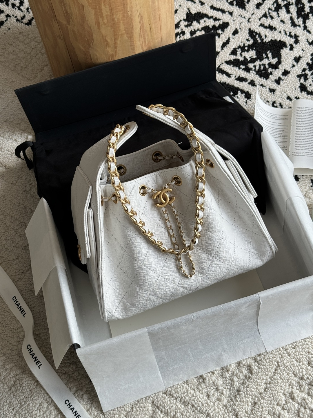 NO:338698,Special grade original leather 25c HOBO Bag 25bag Original version The most popular series of this season must be 25bag Hobo. It uses diamond pattern exquisite and regular, adding three-dimensional and fashionable feeling. The overall bucket shape is simple and elegant, with smooth lines, and both elegance and casualness. Leather material original caviar cowhide hardware privately appointed pure copper gilt Size 30*26*14cm Model 5293, super large-scale Chanel original leather, chanel, cowhide19860909特级 原厂皮 25c HOBO Bag 25bag 原厂版 本季最爆系列必属25bag Hobo 采用菱格纹路精致规整,增添立体感与时尚感.整体水桶造型简约大方,线条流畅,兼具优雅与随性. 皮料原厂鱼子酱牛皮 五金私定纯铜鎏金 尺寸30*26*14cm 型号5293,特级大厂货香奈儿原厂皮,chanel,cowhide,Bag