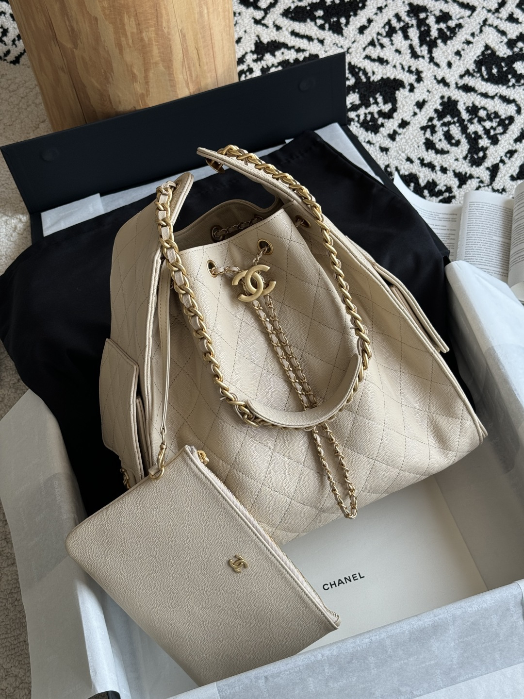 NO:338731,Special grade original leather 25c HOBO Bag 25bag Original version The most popular series of this season must be 25bag Hobo. It uses diamond pattern exquisite and regular, adding three-dimensional and fashionable feeling. The overall bucket shape is simple and elegant, with smooth lines, and both elegance and casualness. Leather material original caviar cowhide hardware privately appointed pure copper gilt Size 40*30*15cm Model 5311, super large-scale Chanel original leather, chanel, cowhide19860909特级 原厂皮 25c HOBO Bag 25bag 原厂版 本季最爆系列必属25bag Hobo 采用菱格纹路精致规整,增添立体感与时尚感.整体水桶造型简约大方,线条流畅,兼具优雅与随性. 皮料原厂鱼子酱牛皮 五金私定纯铜鎏金 尺寸40*30*15cm 型号5311,特级大厂货香奈儿原厂皮,chanel,cowhide,Bag