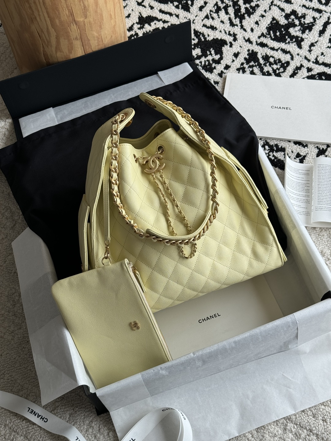 NO:338653,Special grade original leather 25c HOBO Bag 25bag Original version The most popular series of this season must be 25bag Hobo. It uses diamond pattern exquisite and regular, adding three-dimensional and fashionable feeling. The overall bucket shape is simple and elegant, with smooth lines, and both elegance and casualness. Leather material original caviar cowhide hardware privately appointed pure copper gilt Size 40*30*15cm Model 5311, super large-scale Chanel original leather, chanel, cowhide19860909特级 原厂皮 25c HOBO Bag 25bag 原厂版 本季最爆系列必属25bag Hobo 采用菱格纹路精致规整,增添立体感与时尚感.整体水桶造型简约大方,线条流畅,兼具优雅与随性. 皮料原厂鱼子酱牛皮 五金私定纯铜鎏金 尺寸40*30*15cm 型号5311,特级大厂货香奈儿原厂皮,chanel,cowhide,Bag