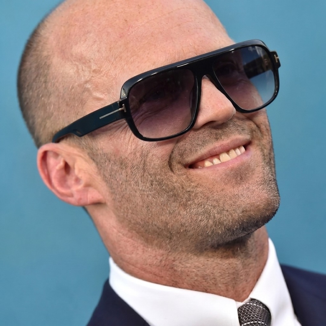 Tom Ford TOM FORD 1101 以硬朗 的双梁飞行员造型诠释现代男性的阳刚魅力 亮面黑色板材勾勒出宽阔且极具力量感的镜框线条