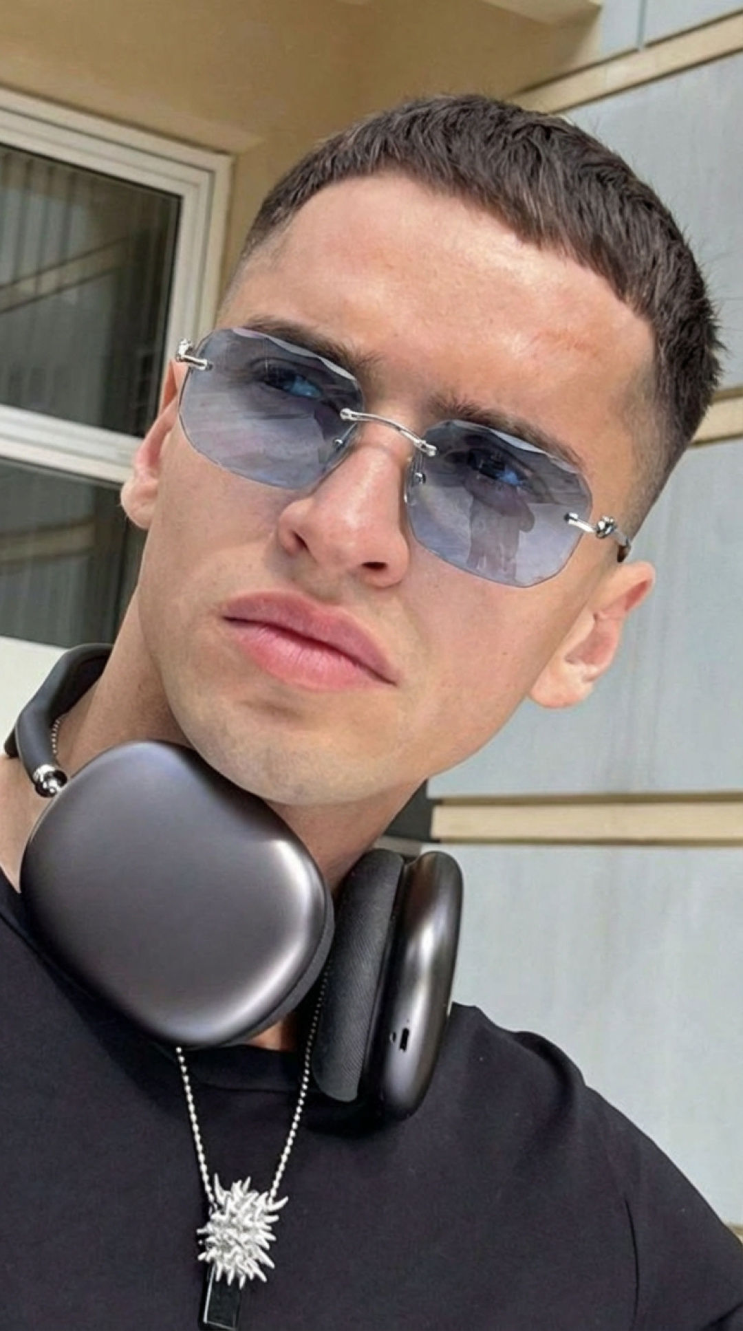 Cartier CARTIER photochromic 563591 以利落无框切边轮廓打破传统边界
