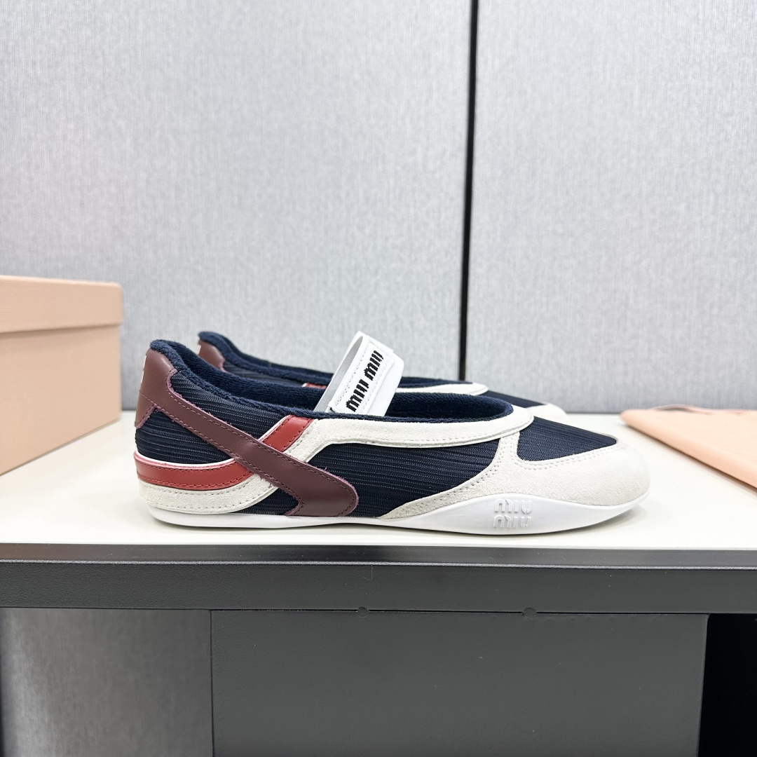 NO:266473,Miu Mi* New Spring and Summer Products Purchase Level I am the details control. The fabric is thin and clear. The thin and clear fabric is different from the market. The leather is slightly rubbed with the old version. The casual and fashionable. The versatile and comfortable. New popular products are coming~ The upper is imported Yangjing. The color cowhide. The mesh cloth. The inner terry cloth is imported. The footbed imported cowhide. The original molded sole is opened. The size is 35-41. Single shoes, miumiu, cowhide, sheep19860909Miu Mi* 春夏新品 代购级别 我是细节控 面料对版zp单薄清透区别于市场不对版厚面料 皮料对版zp轻微擦旧 随性而为 复古时髦 百搭舒适 新爆款来袭～ 鞋面进口羊京.擦色牛皮.网布 内里进口毛巾布 垫脚进口牛皮 大底原版开模大底 码数35-41,单鞋,miumiu,cowhide,sheep,Women's Shoes