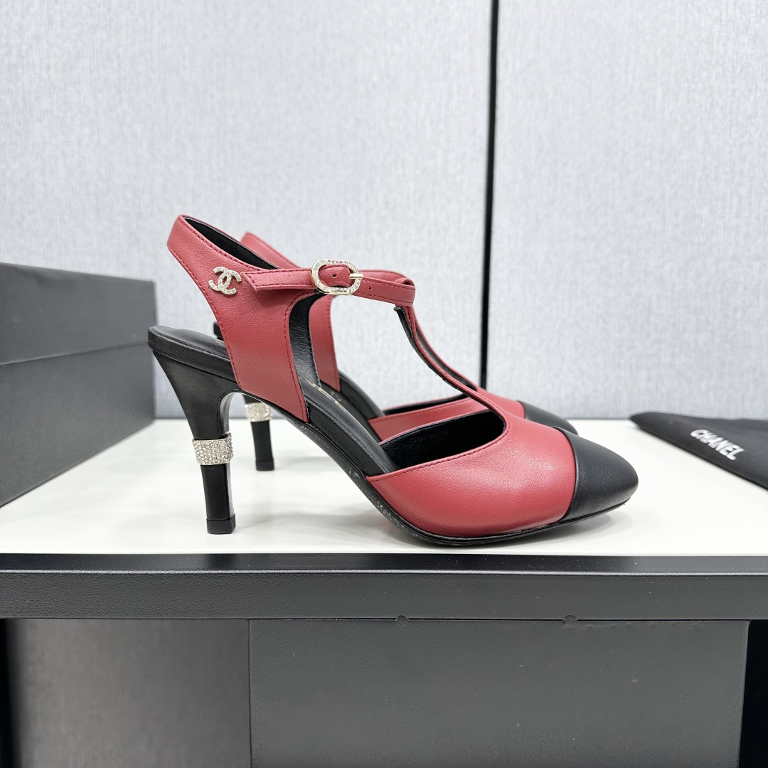 NO:266468,CHANE*｜Xiaoxiang 25C early spring new product French style is so beautiful!  This is what the elegant and romantic fairy should be! The minimalist color scheme is deeply rooted in people's hearts~ It fits well with skirts or casual clothes! The fabric is made of original custom sheepskin, the inner foot pads are all silk sheepskin imported from Italy, the heel height is 8.5 size35-39 (customized by 40/41), high heels, chanel, sandals, high heels, skirts, cowhide, sheepskin19860909CHANE*｜小香25C早春新品 法式风情 真是美到心尖尖上啦！ 优雅又浪漫的仙女应该就是这样吧! 极简的配色深入人心~ 无论搭配裙装还是休闲着装都很契合哈! 面料采用原版定制羊皮 内里垫脚均为丝绸羊皮 意大利进口牛皮大底 跟高8.5 size35-39（40/41定制）,高跟鞋凉鞋,chanel,sandals,high heels,skirts,cowhide,sheepskin,Women's Shoes