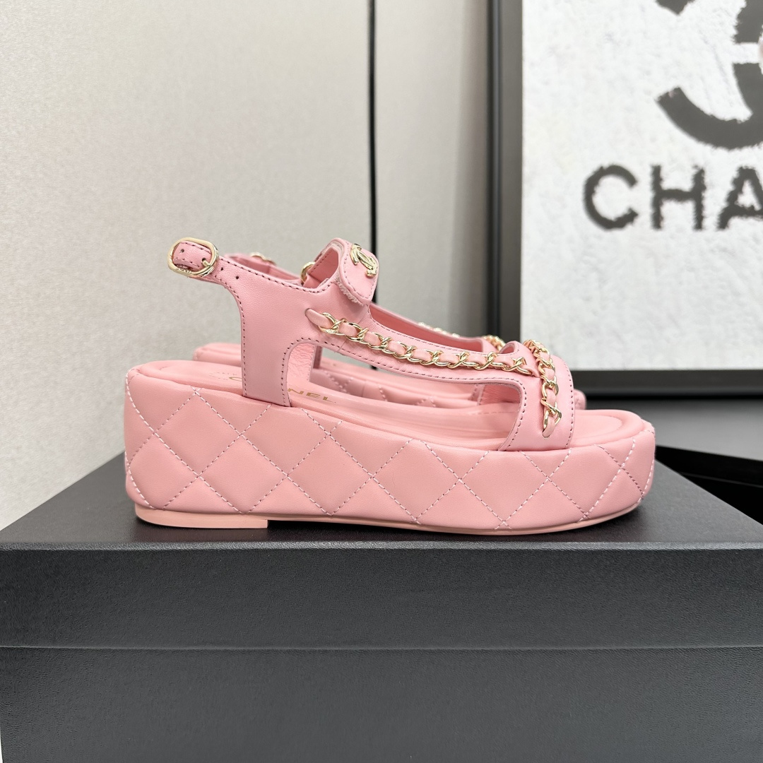 NO:173567,2025★★★★★★ Many celebrities are here to watch, a versatile series that domestic and foreign bloggers are popular. A must-have for spring and summer wardrobe matching. Sandals are the first choice. Upper imported super soft sheepskin inner lining: imported crystal sheepskin inner lining, original mold-open custom rubber sole Shoe size: 35-39 (40, 41, customized without return) Delivery luxury latest counter synchronous packaging, sandals, sandals, sheepskin198609092025★★★★★ 众多明星网红上脚,国内外博主刷爆的一个百搭系列,春夏衣橱搭配必备 凉鞋首选. 鞋面进口超柔羊皮  内里: 进口水晶羊皮内里 大底原版开模定制橡胶底 鞋码: 35-39（40、41、定做不退换） 配送豪华最新专柜同步包装,凉鞋,sandals,sheepskin,Women's Shoes