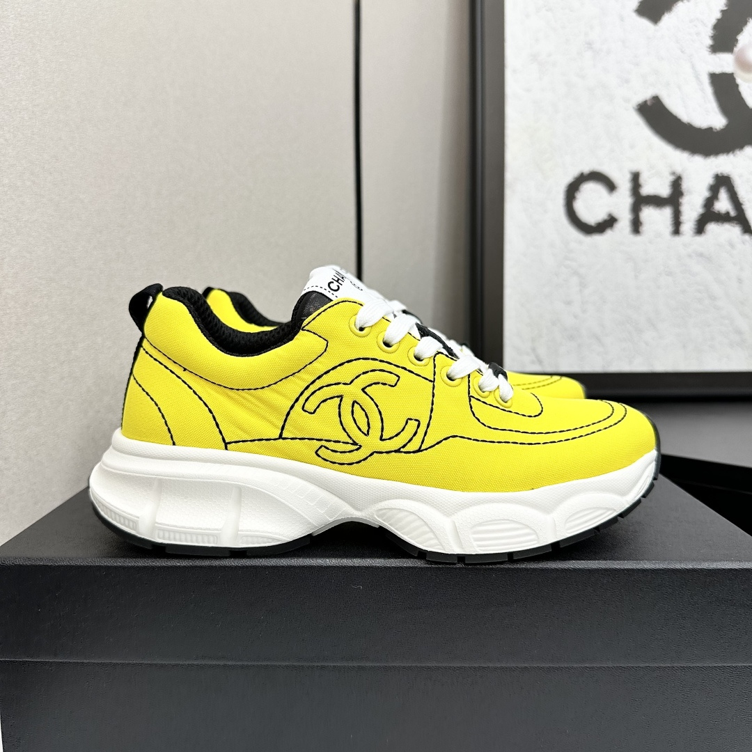 NO:165477,Chanel Chanel Daddy Shoes - 2025 counter top casual sports shoes This classic design; the upper has a variety of craftsmanship and electric embroidery styles; the sole is fashionable and sporty; it is an extraordinary and has a variety of color matching elements... The diversified mix and match is very beautiful and versatile, casual, fashionable, sports, and outdoors can be taken into account... Go material The upper is made of original imported silk cowhide   original tarp   original top cowhide The inner part is made of original sheepli   net Outsole based on original TPU combination sole The counter is made of high-quality packaging for women 35–41 40 41 custom-made, daddy shoes, chanel, chanel, sneakers, cowhide19860909Chanel香奈儿老爹鞋-2025专柜顶级休闲款运动鞋 这款经典设计；鞋面多种工艺电绣的风格；大底却时尚运动；不平凡的拥入了多种配色元素…… 多元化混搭非常好看百搭,休闲,时尚,运动,户外都能兼顾…… Go 材料 鞋面采用 原版进口头层丝绸牛皮 原版防水布 原版头层牛皮 内里采用 原版羊里 网 大底根据 原版TPU组合大底 专柜精品包装全套女35–41 40 41定做,老爹鞋,chanel,chanel,sneakers,cowhide,Women's Shoes