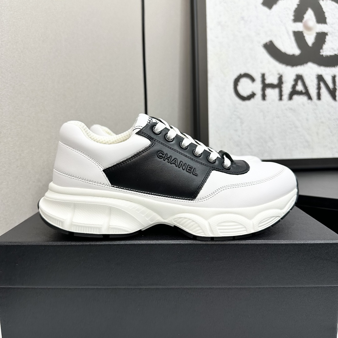 NO:165465,Chanel Chanel dad shoes, men and women couples style - 2025 counter top casual sneakers This classic design; the upper has a variety of craftsmanship and electric embroidery styles; the sole is fashionable and sporty; it is an extraordinary variety of color matching elements... The diversified mix and match is very beautiful and versatile, casual, fashionable, sports, and outdoors can be taken into consideration... Go material The upper uses original imported top layer silk cowhide   original tarp   original top layer cowhide The inner uses original sheepli   net Outsole based on original TPU combination sole The counter is boutique packaging for women 35–41 40. 41 customized, dad shoes, chanel, chanel, sneakers, cowhide19860909Chanel香奈儿老爹鞋,男女情侣款——2025专柜顶级休闲款运动鞋 这款经典设计；鞋面多种工艺电绣的风格；大底却时尚运动；不平凡的拥入了多种配色元素…… 多元化混搭非常好看百搭,休闲,时尚,运动,户外都能兼顾…… Go 材料 鞋面采用 原版进口头层丝绸牛皮 原版防水布 原版头层牛皮 内里采用 原版羊里 网 大底根据 原版TPU组合大底 专柜精品包装全套女35–41 40. 41定做,老爹鞋,chanel,chanel,sneakers,cowhide,Women's Shoes