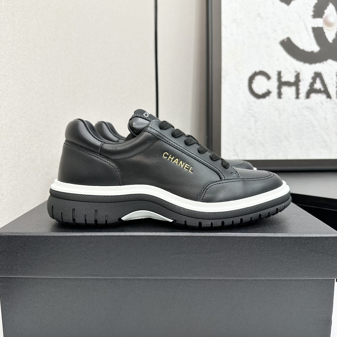 NO:165474,Chanel joint brand Dior dad shoes, - 2025 counter top casual sneakers This classic design; the upper has a variety of craftsmanship and electric embroidery styles; the sole is fashionable and sporty; it is an extraordinary variety of color matching elements... The diversified mix and match is very beautiful and versatile, casual, fashionable, sports, and outdoors can be taken into account... Go material The upper is made of original imported silk cowhide   original tarp   original head cowhide The inner is made of original sheepli   net Outsole based on original TPU combination sole The counter is made of high-quality packaging for women 35–41 40 41 custom-made, dad shoes, chanel, chanel, dior, sneakers, cowhide19860909Chanel香奈儿联名迪奥老爹鞋,——2025专柜顶级休闲款运动鞋 这款经典设计；鞋面多种工艺电绣的风格；大底却时尚运动；不平凡的拥入了多种配色元素…… 多元化混搭非常好看百搭,休闲,时尚,运动,户外都能兼顾…… Go 材料 鞋面采用 原版进口头层丝绸牛皮 原版防水布 原版头层牛皮 内里采用 原版羊里 网 大底根据 原版TPU组合大底 专柜精品包装全套女35–41 40 41定做,老爹鞋,chanel,chanel,dior,sneakers,cowhide,Women's Shoes